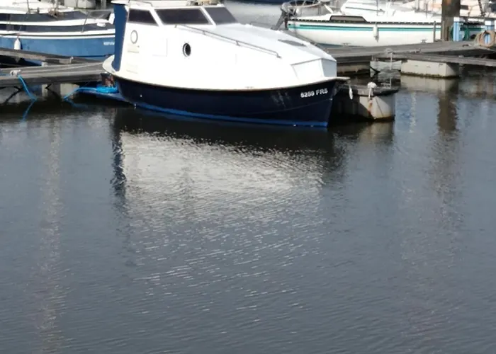 Ботель The Boat