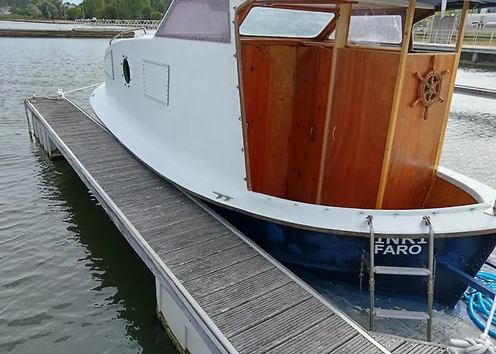 Ботель The Boat *