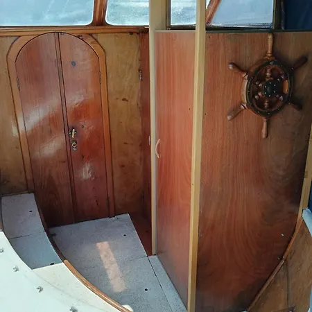 Botel The Boat