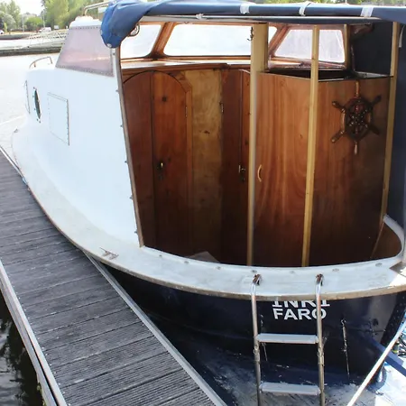 Botel The Boat