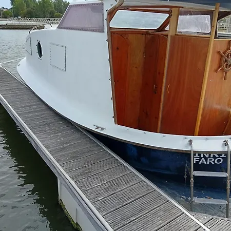 Hotel en barco The Boat *