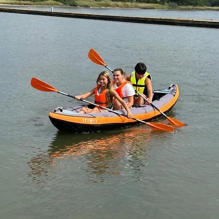 The Boat بوتيل *