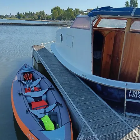Hotel en barco The Boat